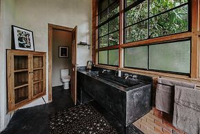 Exceptional 9BR Incredible Jungle View, River Access