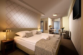 XERION HOTEL