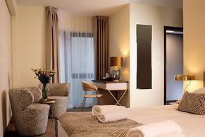 XERION HOTEL