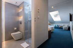 XERION HOTEL