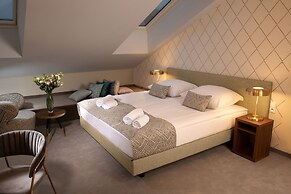 XERION HOTEL