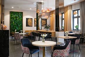 XERION HOTEL