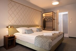XERION HOTEL