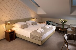 XERION HOTEL
