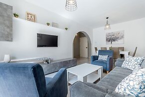 Paradise Promenade Apartment
