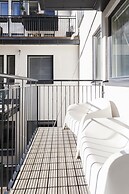 Stylish Bright 42m2 Studio with Balcony