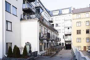 Stylish Bright 42m2 Studio with Balcony