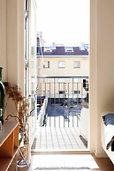 Stylish Bright 42m2 Studio with Balcony
