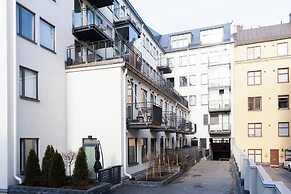 Stylish Bright 42m2 Studio with Balcony
