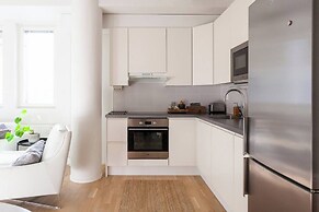 Stylish Bright 42m2 Studio with Balcony