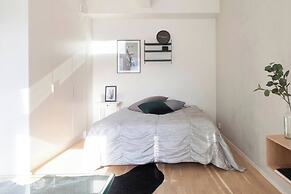 Stylish Bright 42m2 Studio with Balcony
