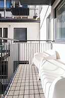 Stylish Bright 42m2 Studio with Balcony