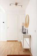 Stylish Bright 42m2 Studio with Balcony