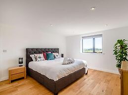 2-bed Modern Bungalow - Outstanding Country Views