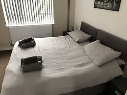 Lovely 2-bed Apartment in Solihull