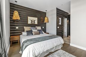 Chalet Monashee-brand New High End W/amazing Views