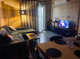 Heritage Living Apartment With Spectacular Views