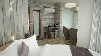 DE GLANCE HOTEL