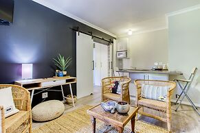 Lush Suburban Paradise - Deluxe Unit
