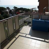 Bright and Colorful Studio With sea View