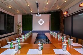 İzz Hotel Koşuyolu