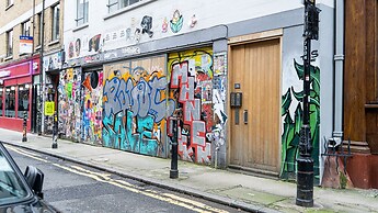 Exquisite 2400sqft 3 Bed Brick Lane Pad