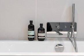 Exquisite 2400sqft 3 Bed Brick Lane Pad