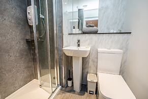Exquisite Serviced Studio With Private Parking