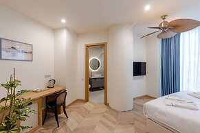 MiraMar Luxury Residences