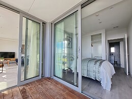 Luxe Apt w Harbour-Sunset Views -Parking
