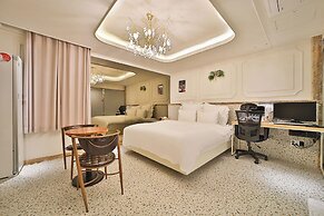 Hotel February Dongdaegu