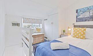 On the Water 2 -waterside Studio With Terrace Overlooking the Harbour