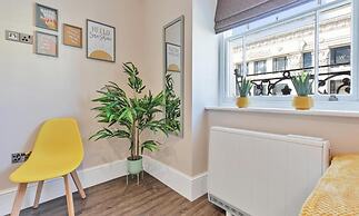 City Heights One Bedroom Modern apt 100 Metres From Seafront