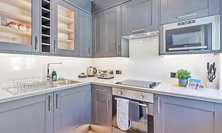 City Heights One Bedroom Modern apt 100 Metres From Seafront