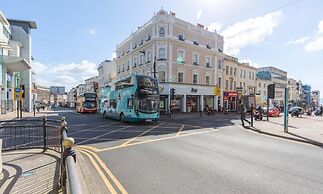 City Heights One Bedroom Modern apt 100 Metres From Seafront