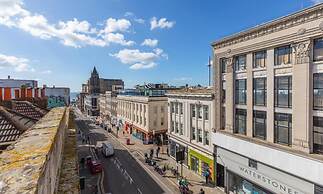 City Heights One Bedroom Modern apt 100 Metres From Seafront