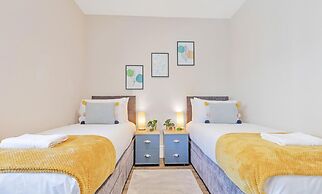 City Heights One Bedroom Modern apt 100 Metres From Seafront