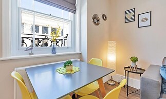 City Heights One Bedroom Modern apt 100 Metres From Seafront