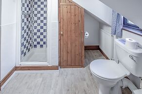 Stormy Castle - 6 Bedroom - Llangenith