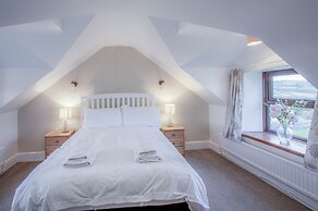 Stormy Castle - 6 Bedroom - Llangenith