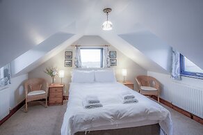 Stormy Castle - 6 Bedroom - Llangenith
