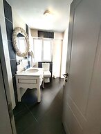 Galata World Hotel