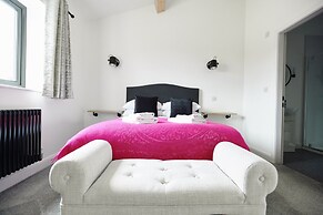Ingleborough Lodge
