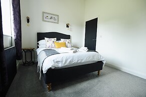 Ingleborough Lodge
