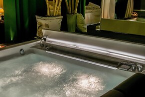 Golden Suites & Spa