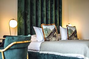 Golden Suites & Spa