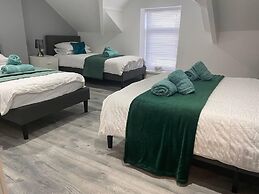 2 Bed Flat - Sleeps 6 - Parking - Wifi