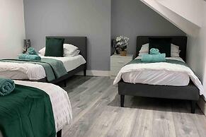 2 Bed Flat - Sleeps 6 - Parking - Wifi