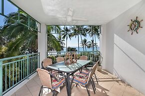 Beachfront Bliss 3-bedroom Apartment with Sea View 4