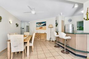 Beachfront Bliss 3-bedroom Apartment with Sea View 4